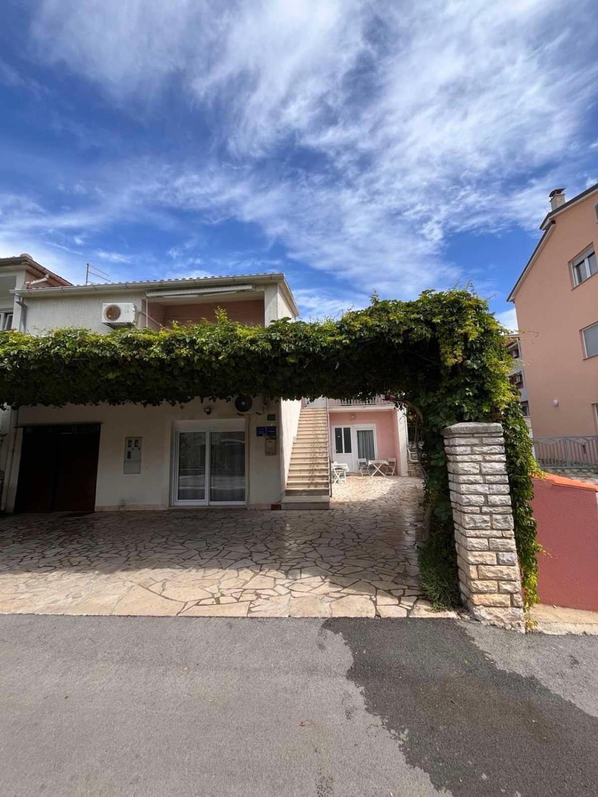 Apartments Mirijana Pula Zewnętrze zdjęcie